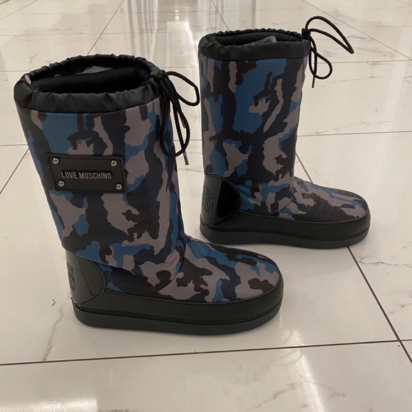 New Moschino Blue Camouflage Moon Boots - Picture 2 of 6